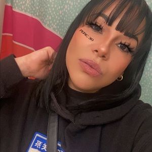 Meet your Posher, Deyanira